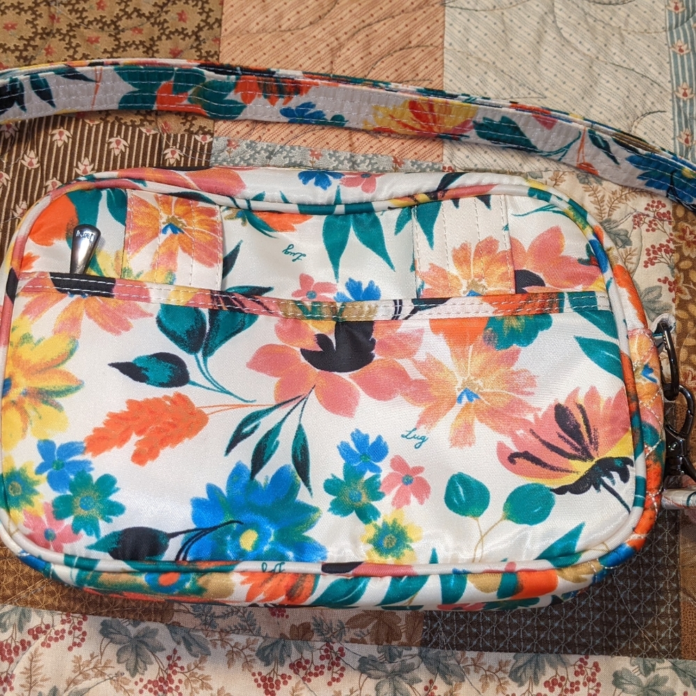 Lug Carousel - Picture 2 of 7